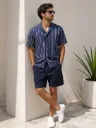 Set de hombre de short y camisa rayada