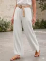Pantaloneta de tela arrugada con cinto