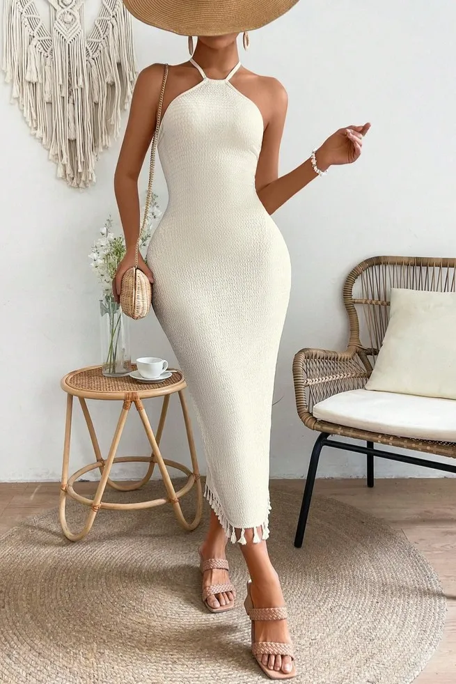 Vestido albaricoque con cuello halter y tejido bajo