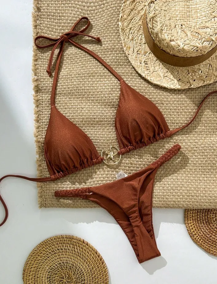 Bikini de tirantes hilo con estrella en el top y trenzado