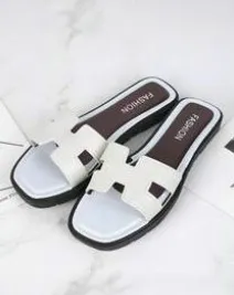 Sandalias planas retro de punta abierta