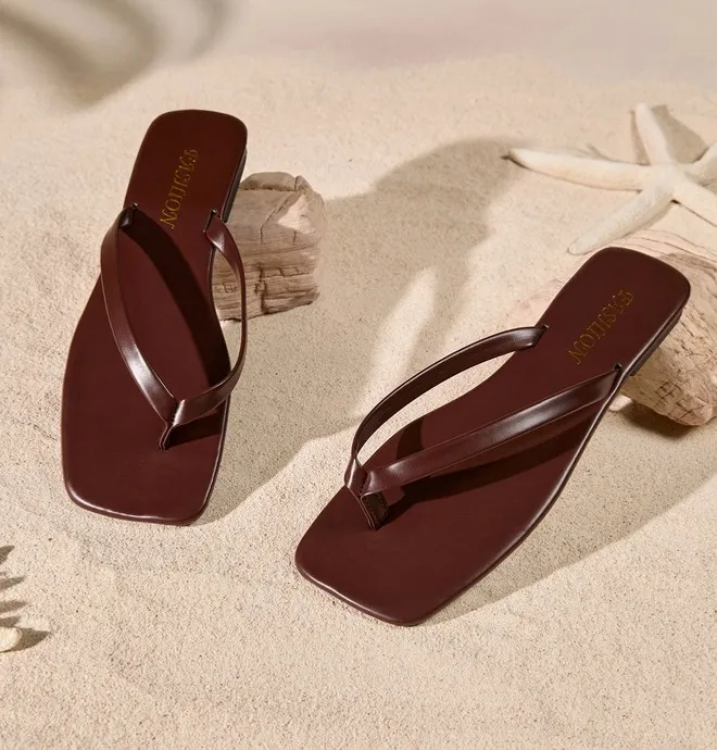 Sandalias planas de metededos