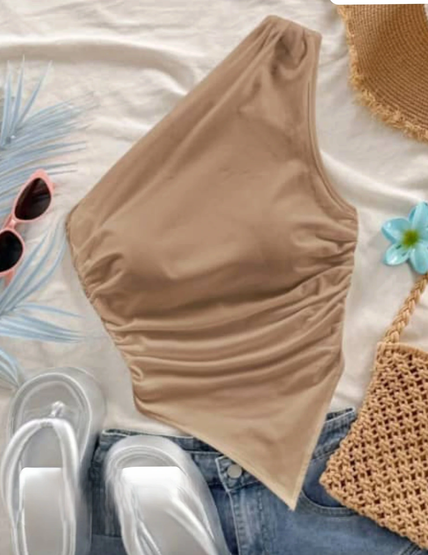 Blusa de un tirante diseño de pico