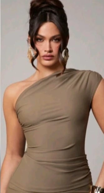 Blusa ajustada de un hombro Verde Olivo