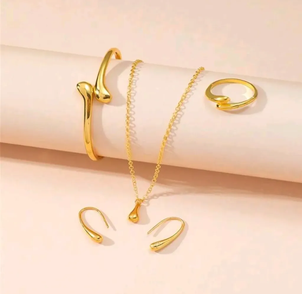 Set de collar, pulsera y aretes dorados