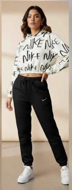 Set de abrigo Nike y pantalón joguer con puño