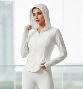 Abrigo deportivo para mujer con capucha y cierre