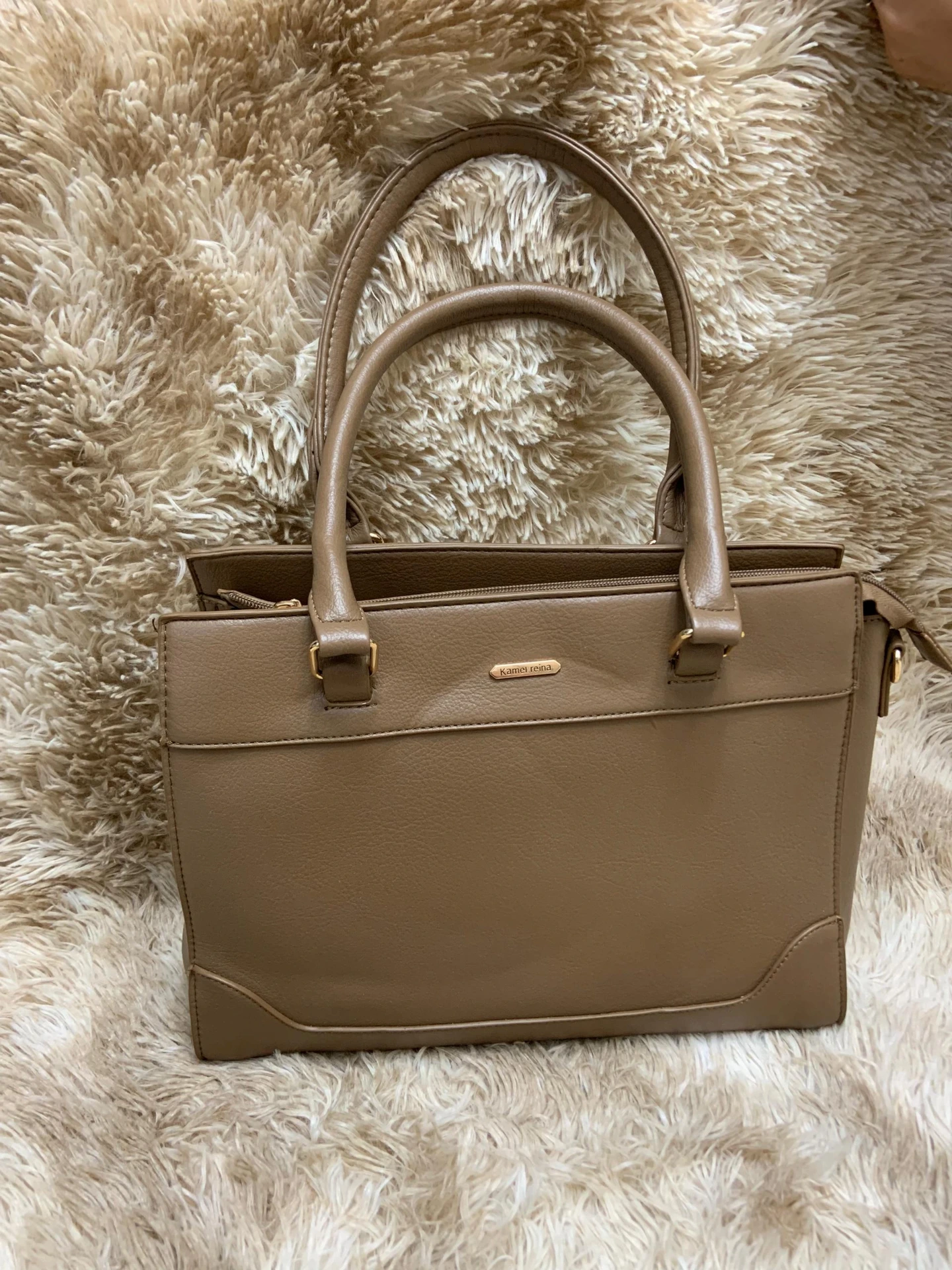 Cartera cuadrada diseño liso Café