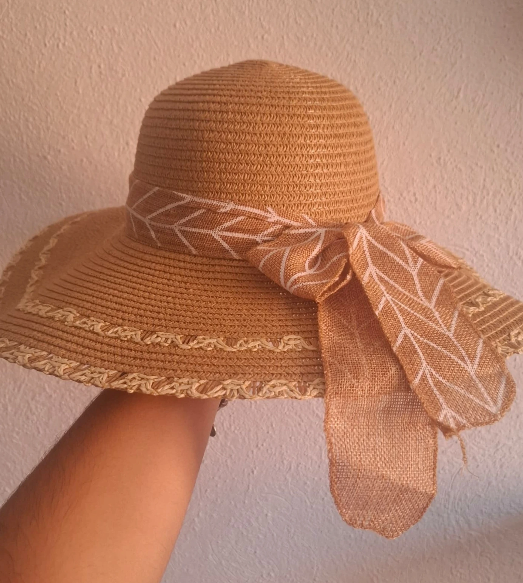 Pamela beige con lazo largo