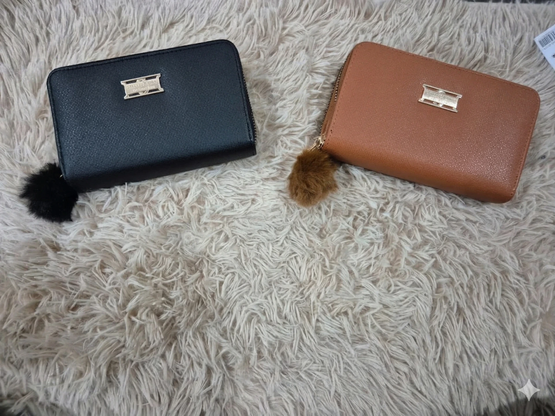 Monederos chicos con pompón