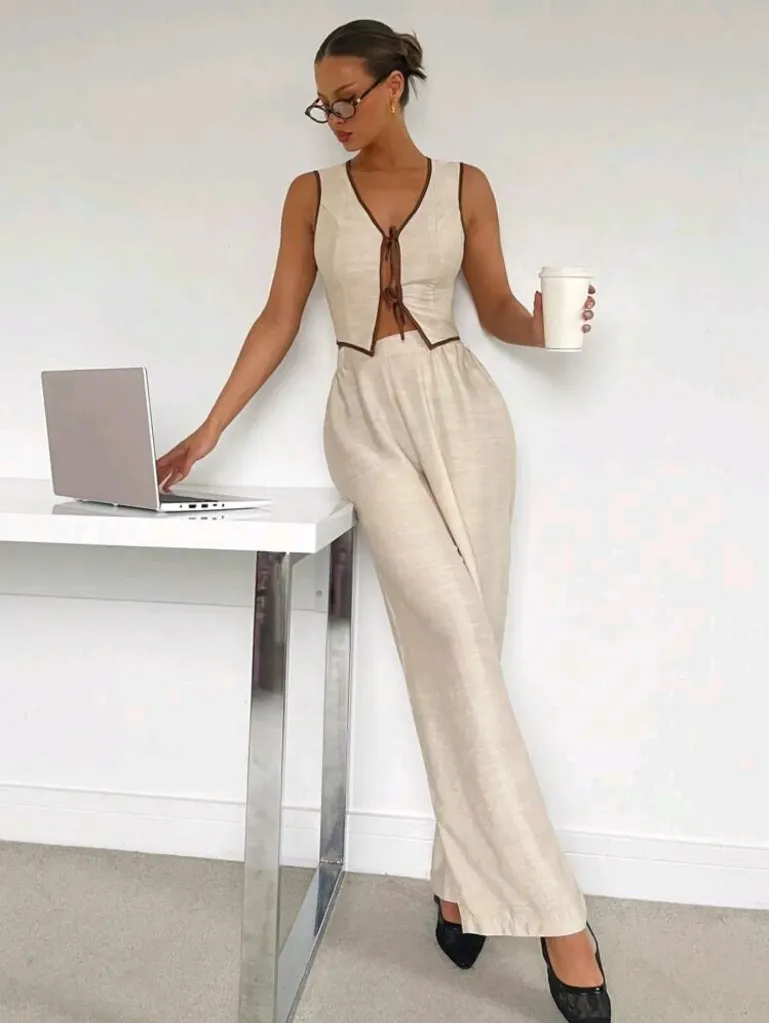 Set de top abierto alante y pantaloneta Beige