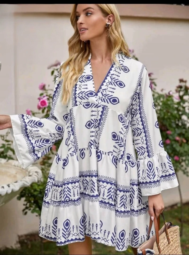 Vestido ancho con mangas campana Blanco y Azul de Flores