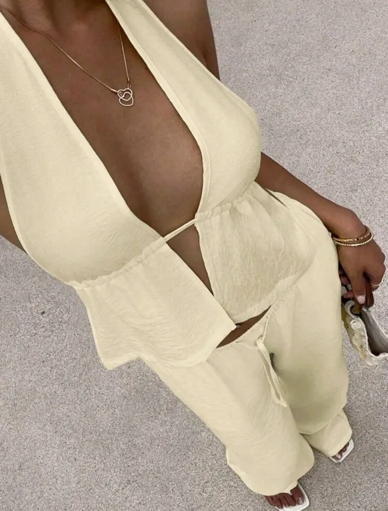 Set de blusa abierta alante beige con pantaloneta