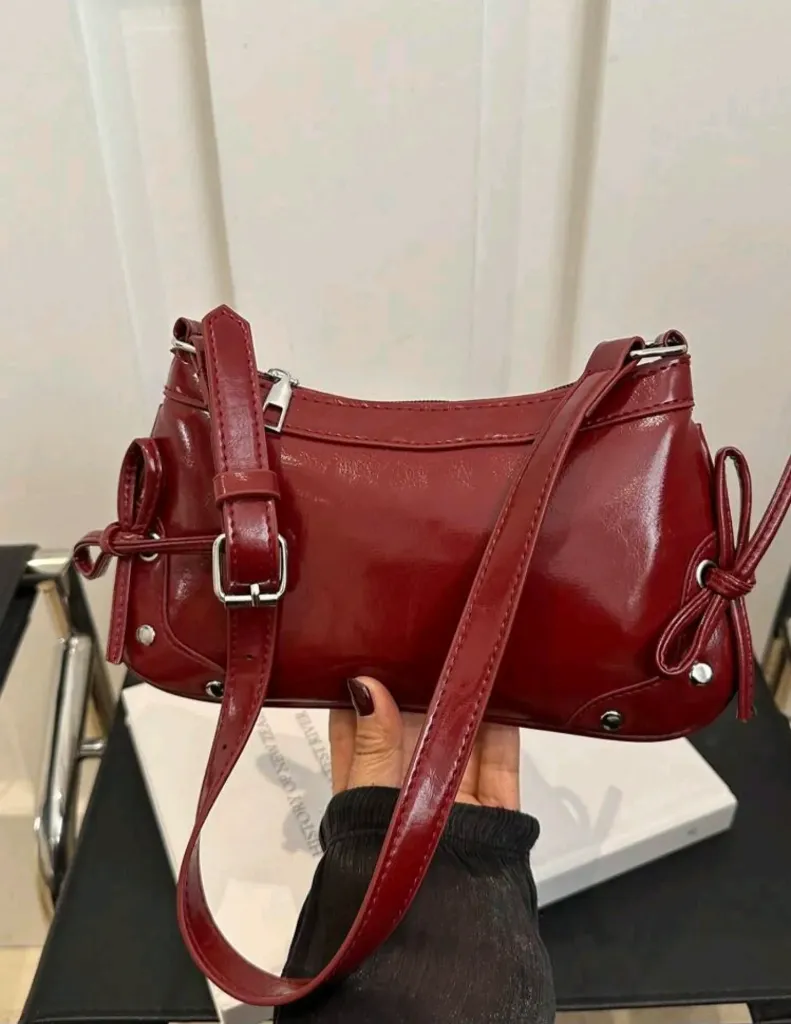 Carterita de hombro Roja vintage con cierre