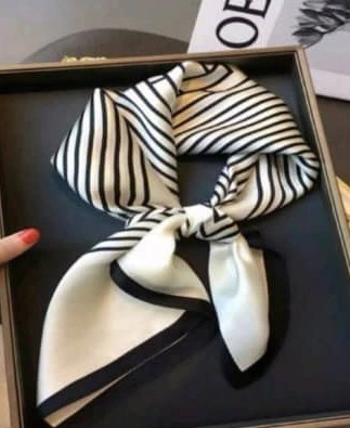 Pañuelo de satín diseño de rayas