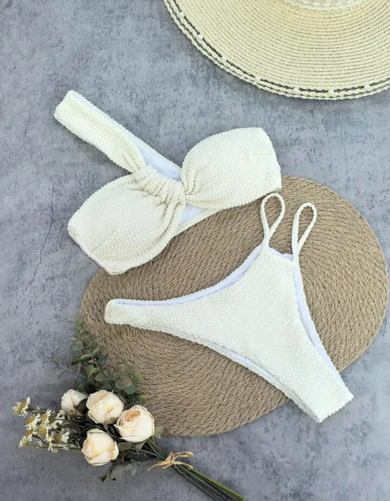 Bikini de un solo hombro y tiras en cintura de un lado blanco hueso
