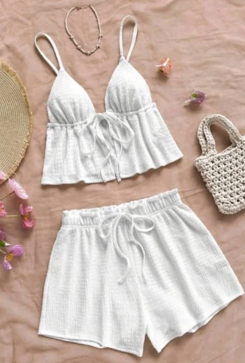 Set de top abierto alante y short corto