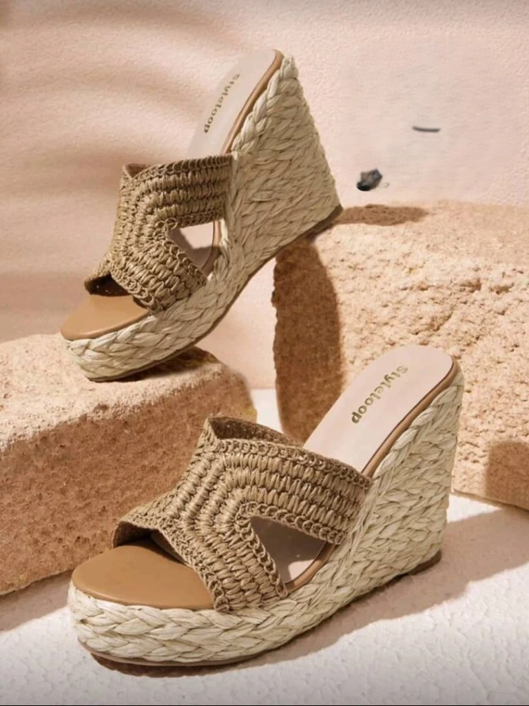 Sandalias de cuña café